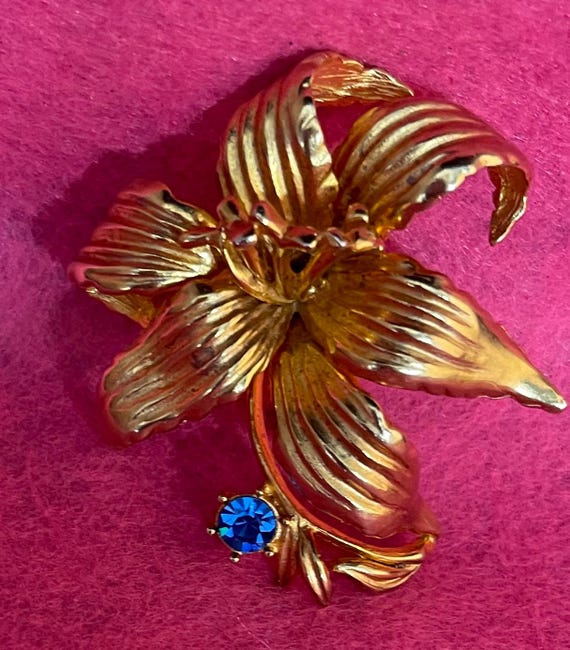 Chunky Cornflower Brooch - image 2