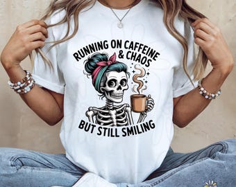 Kaffe png, springer på koffein-tröja, digital nedladdning, koffeinälskare png, kaffeberoende sublimeringsdesign, kaffecitat png