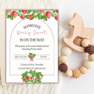 Uitnodiging babyshower aardbei | Digitale uitnodiging Berry Sweet babyshower | Afdrukbare babyshoweruitnodiging | Sjabloon babyshower meisje