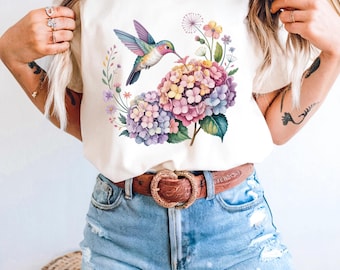 Kolibrie png, kolibrie-t-shirt png, t-shirtontwerp vogelliefhebbers, kolibrieliefhebber, paardebloemshirt png, schattige kolibrie, hortensia's png