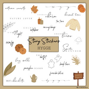 Könnte beinhalten: Ein Set digitaler Sticker mit Herbst-Thema. Die Sticker zeigen Illustrationen von Kürbissen, Blättern, einem Geist, einem Pullover, einer Teekanne, einer Tasse und mehr. Der Text "Story Stickers Hygge" ist in der Mitte des Bildes zu sehen.
