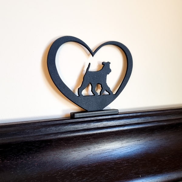 Terrier gallois ShadowHeart | Magnifique cadeau pour un amoureux des chiens Welsh Terrier | Ornement silhouette en plastique recyclé |