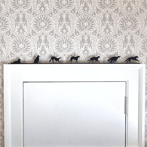 Dessus de porte Barzoï (ensemble de 7 pièces) fabriqué à partir de plastique recyclé de haute qualité. Oeuvre d'art pour animaux de compagnie conçue pour les petits rebords de la maison.