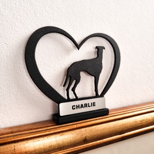 Arte de galgos (ShadowHeart) / Siluetas hechas con plástico reciclado / Regalos para amantes de los galgos / Adopta una mascota / Regalo para un cachorro With name