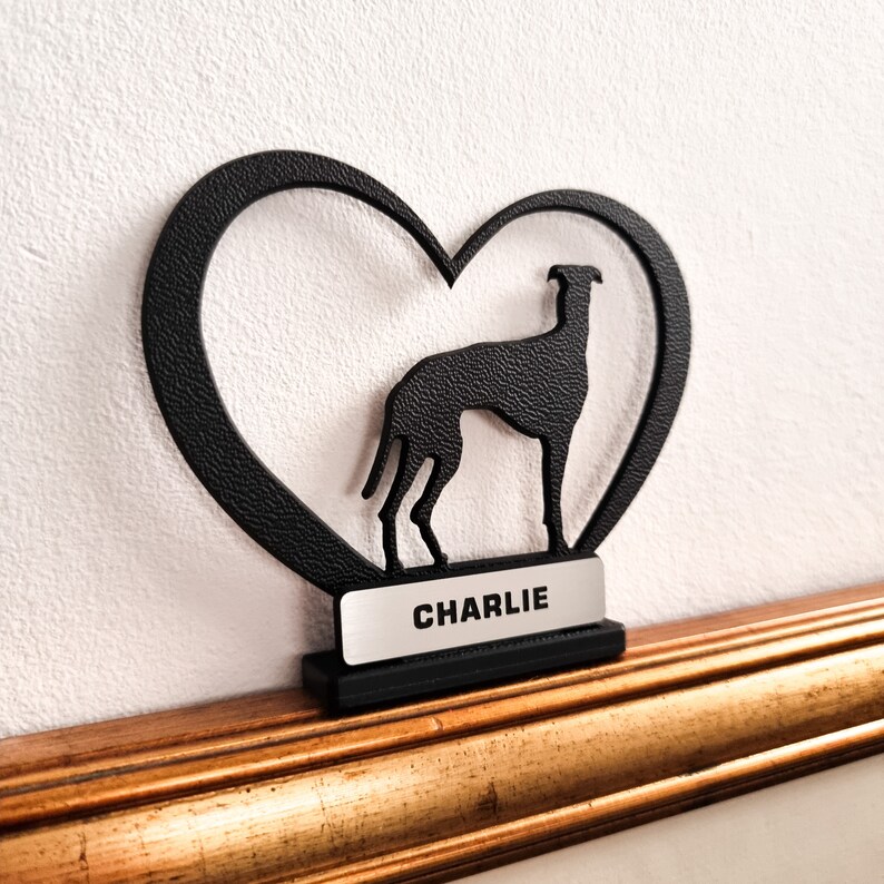 Arte de galgos (ShadowHeart) / Siluetas hechas con plástico reciclado / Regalos para amantes de los galgos / Adopta una mascota / Regalo para un cachorro With name