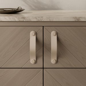 Meubelgreep van leer in de kleuren ivoor en crème, handgreep van leer in beige tint, moderne kastgrepen, handgemaakt in Duitsland, hoogste kwaliteit