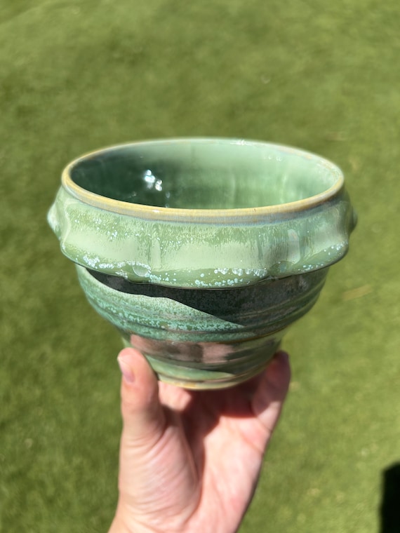 Clover Ruffled Plant Pot