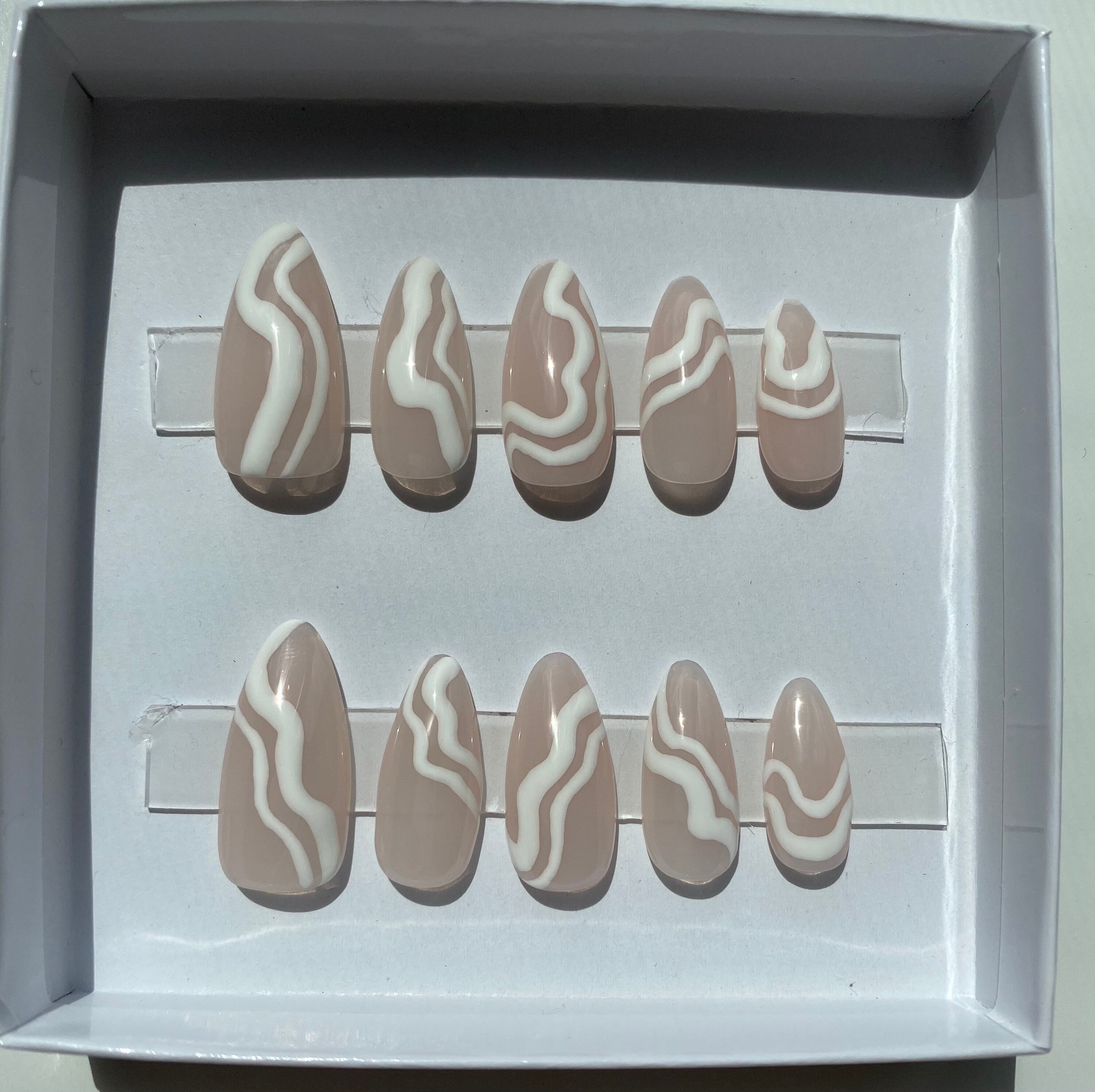 Wavy - Press on Nails