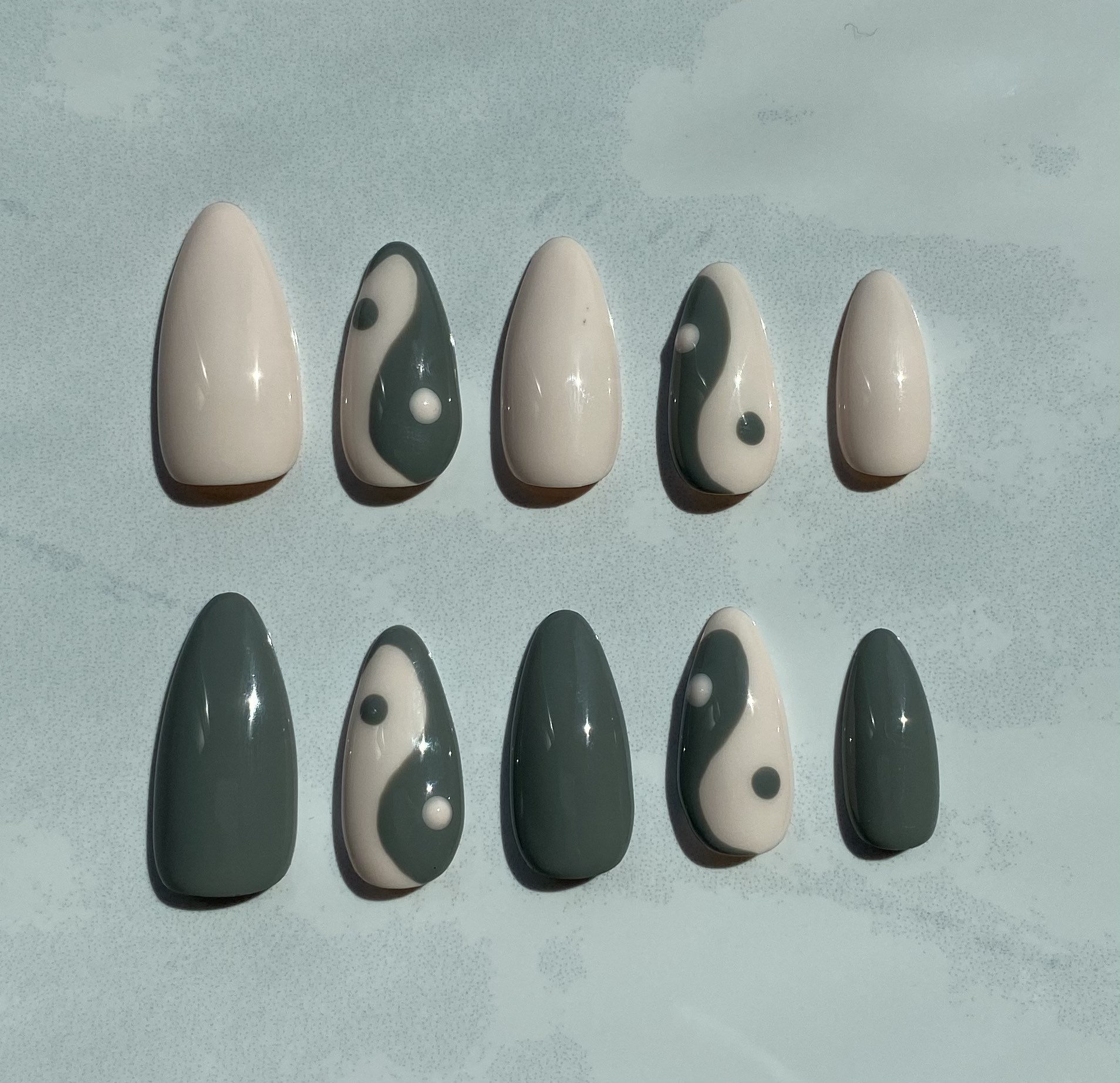 Yin Yang - Press on Nails