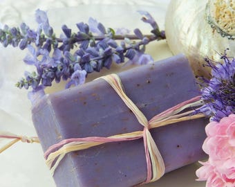 Saponetta artigianale alla lavanda: sapone vegano prodotto con il metodo a freddo per il relax.