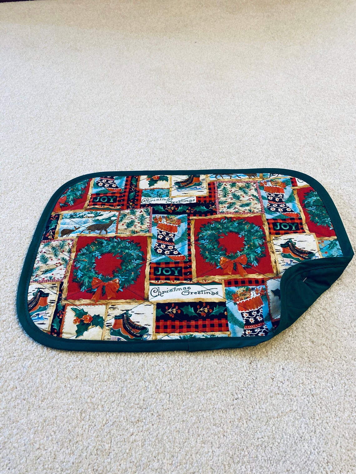 Oval Christmas Placemats With Matching Potholders. FREE Etsy