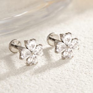18G 16G Titanium Cz Four Leaf Clover Earrings, Screw Back Labret Stud, Cartilage, Tragus, Helix, Conch Nose Stud,Flower Piercing Stud