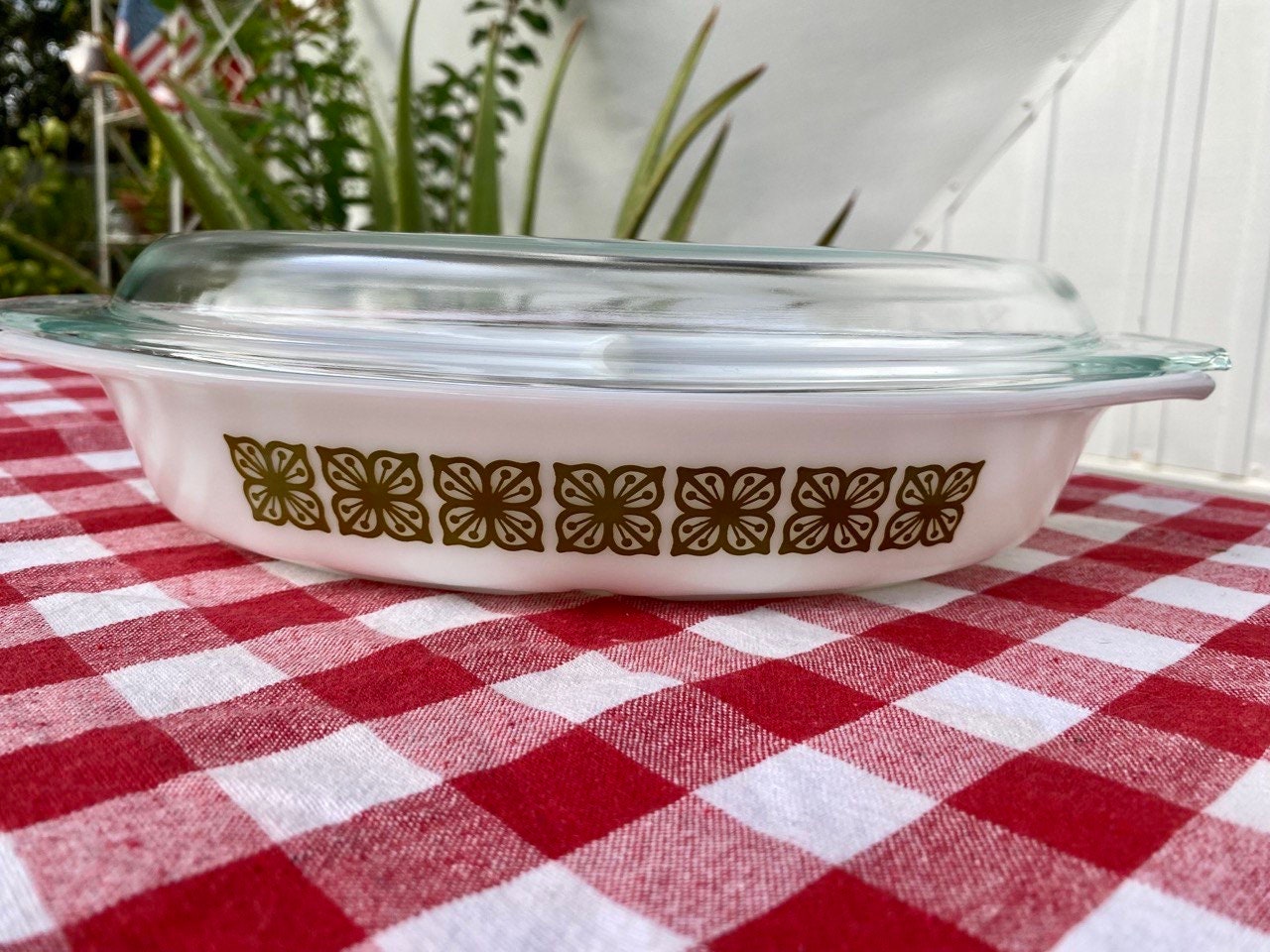 Pyrex Glass Casserole Oval Baking Dish, Floral Leaf Etched Lid Top