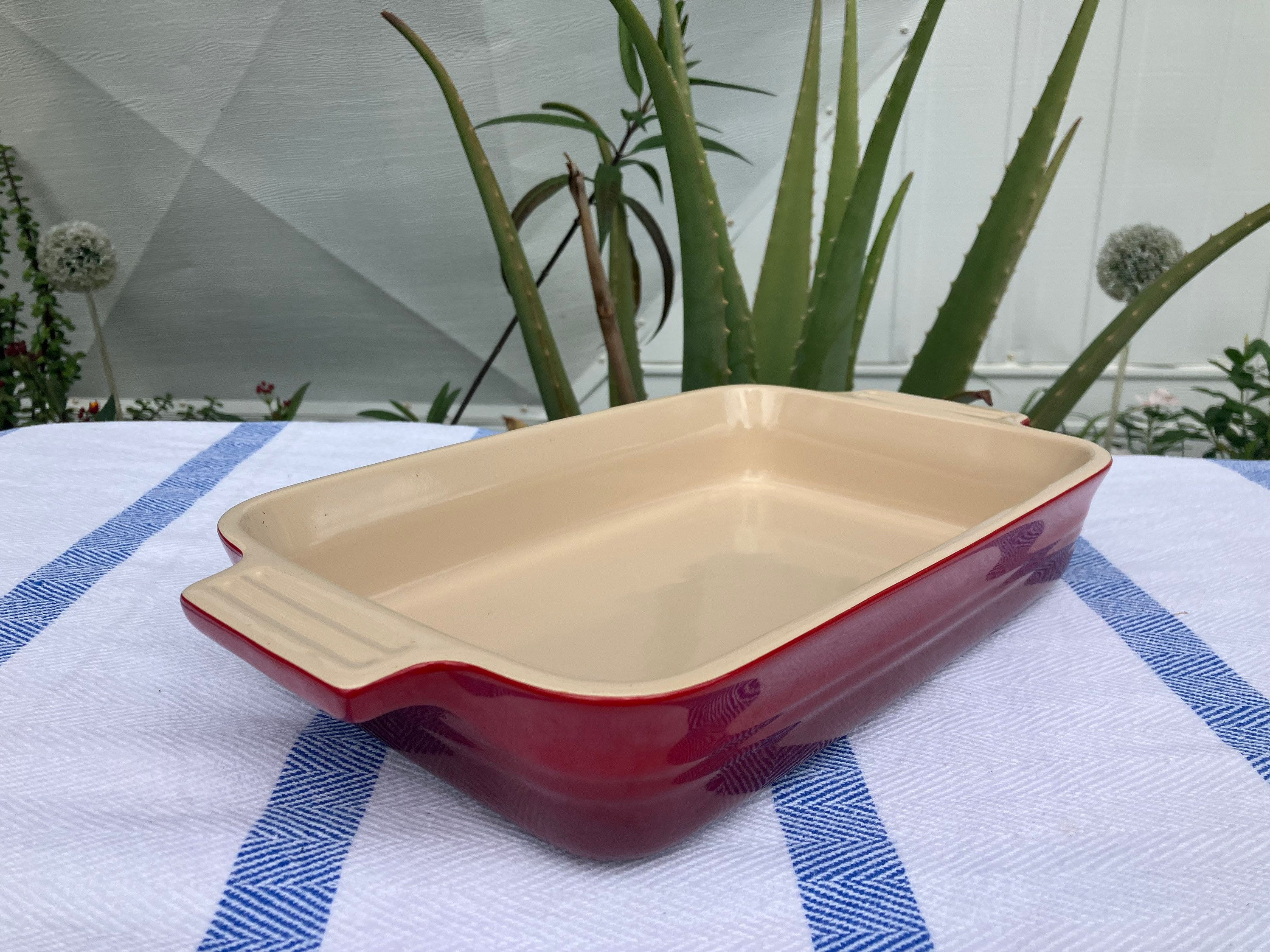 Le Creuset Red Ombré Stoneware Baker 10x7 Handled Baking Pan Le