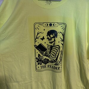 Camiseta de la carta del tarot del lector