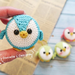 Cute penguin crochet pattern / penguin amigurumi keychain