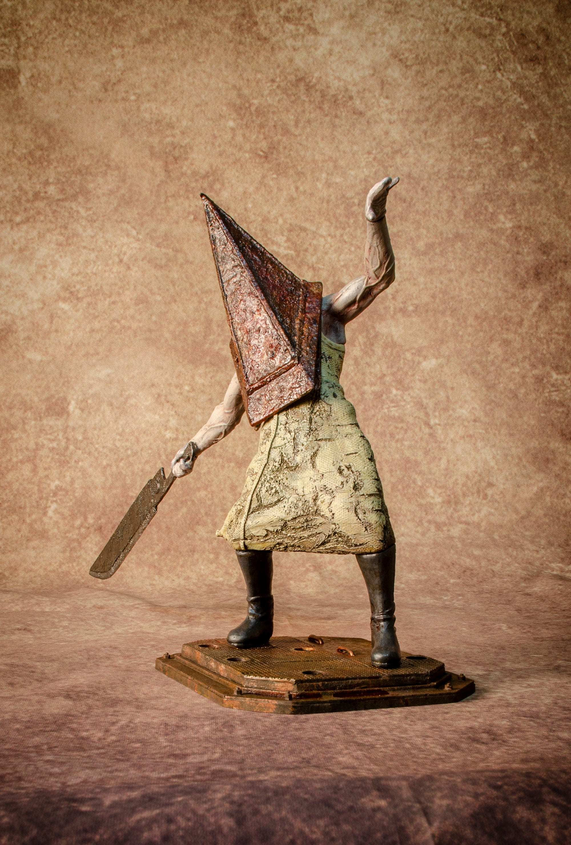 Pyramid Head Silent Hill de segunda mano por 120 EUR en Barcelona en  WALLAPOP