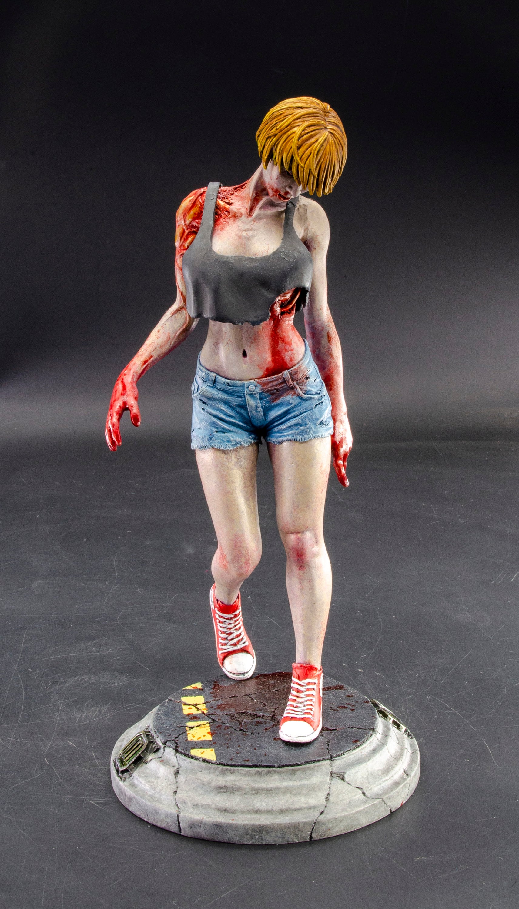 ゾンビガール - バイオハザード2 - 1:10スケールフィギュア - ビデオ