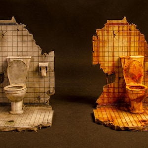 Scenario WC - Silent Hill - Figura in scala 1:10 - Videogioco - Survival Horror