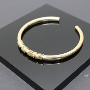 Bracelet jonc  avec fil enroulé en laiton- 4mm Diamètre 6 cm