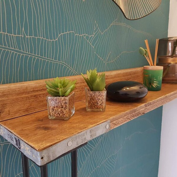 Console haute  d' entrée en bois avec rebord  en bois et acier  design avec  pieds épingles noir ou blanc , idéal dessus de radiateur