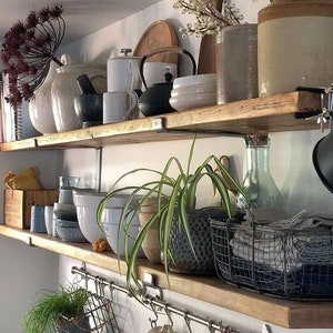 Scaffolding board shelf with industrial brackets in black varnished steel