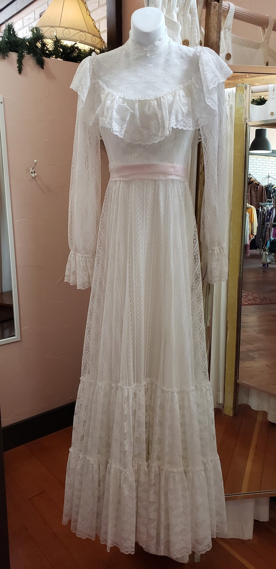 ALFRED ANGELO 60s 70s White Lace Wedding Prairie … - image 1