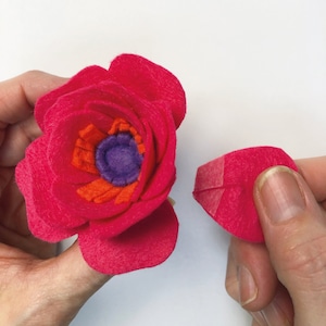 Felt Flower Wreath Kit. Make a DIY floral wreath with this craft kit for adults. Learn macrame and flower making skills. image 7