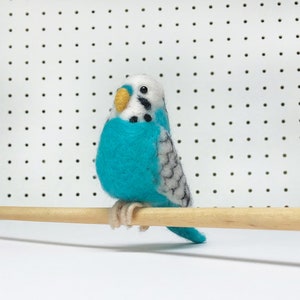 Needle felting kit Budgie. Make a blue budgerigar from wool. Beginners DIY felted bird project. A perfect creative gift for bird lovers!
