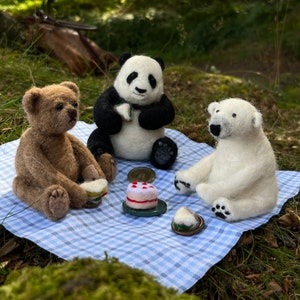 Needle Felting Bumper Kit - Three Bears. A premium starter kit. Everything you need to make a polar bear, a panda and a teddy bear.