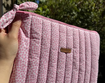 Handgefertigte Rosa Herz Laptoptasche, gesteppte Macbook-Hülle für 13-15 Zoll, bauschige Computertasche