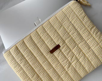 Custodia per laptop trapuntata a quadretti, custodia per Macbook giallo burro, fatta a mano
