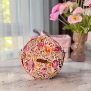 Handmade Quilted Floral Makeup Bag - Cotton Travel Cosmetic Pouch - Gift fot her - Floral Organizer
