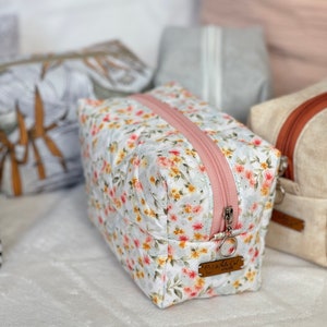 Floral makeup bag, makeup organizer, cosmetic bag, cotton bag, travel toiletry bag, beuty pouch, wedding gift, baby shower gift.