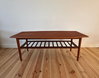 Danish Teak Mid Century Coffee Table – Slatted Magazine Shelf Surfboard MCM