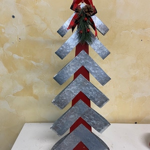 Metal Ribbon Christmas Tree Stander