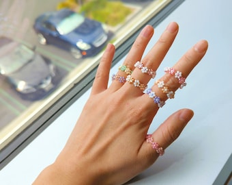 anillos de flores con cuentas