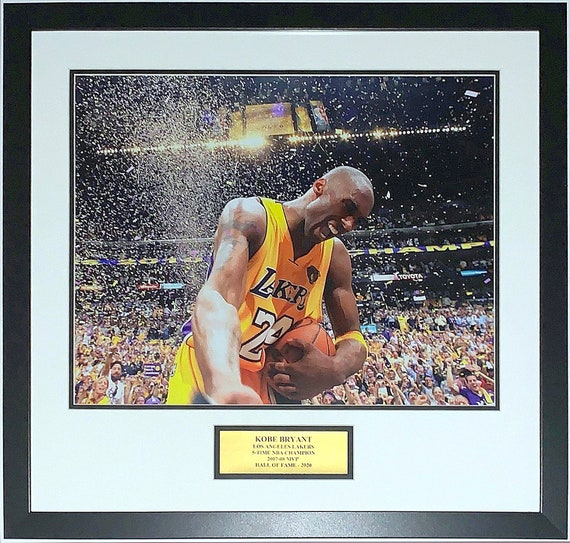 Kobe Bryant's 2000 NBA championship jacket with Los Angeles Lakers is set to be auctioned off