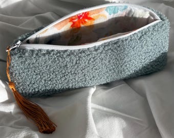 Kosmetiktasche I Kulturbeutel I Make up Tasche I Mäppchen I Teddy Plüsch blau hellblau mit buntem Blumenmuster Musselin I handgemacht