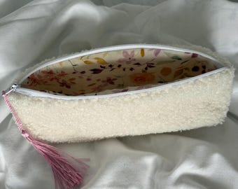 Kosmetiktasche I Kulturbeutel I Make up Tasche I Mäppchen I Teddy Plüsch weiß creme mit buntem Blumenmuster Musselin I handgemacht
