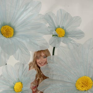 FIORE GIGANTE ORGANZA - margherita celeste gigante - alice nel paese delle meraviglie - idee festa a tema