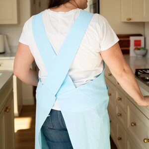 The Apron She Actually Wears | Plus Size Crossback No-tie Apron With ...
