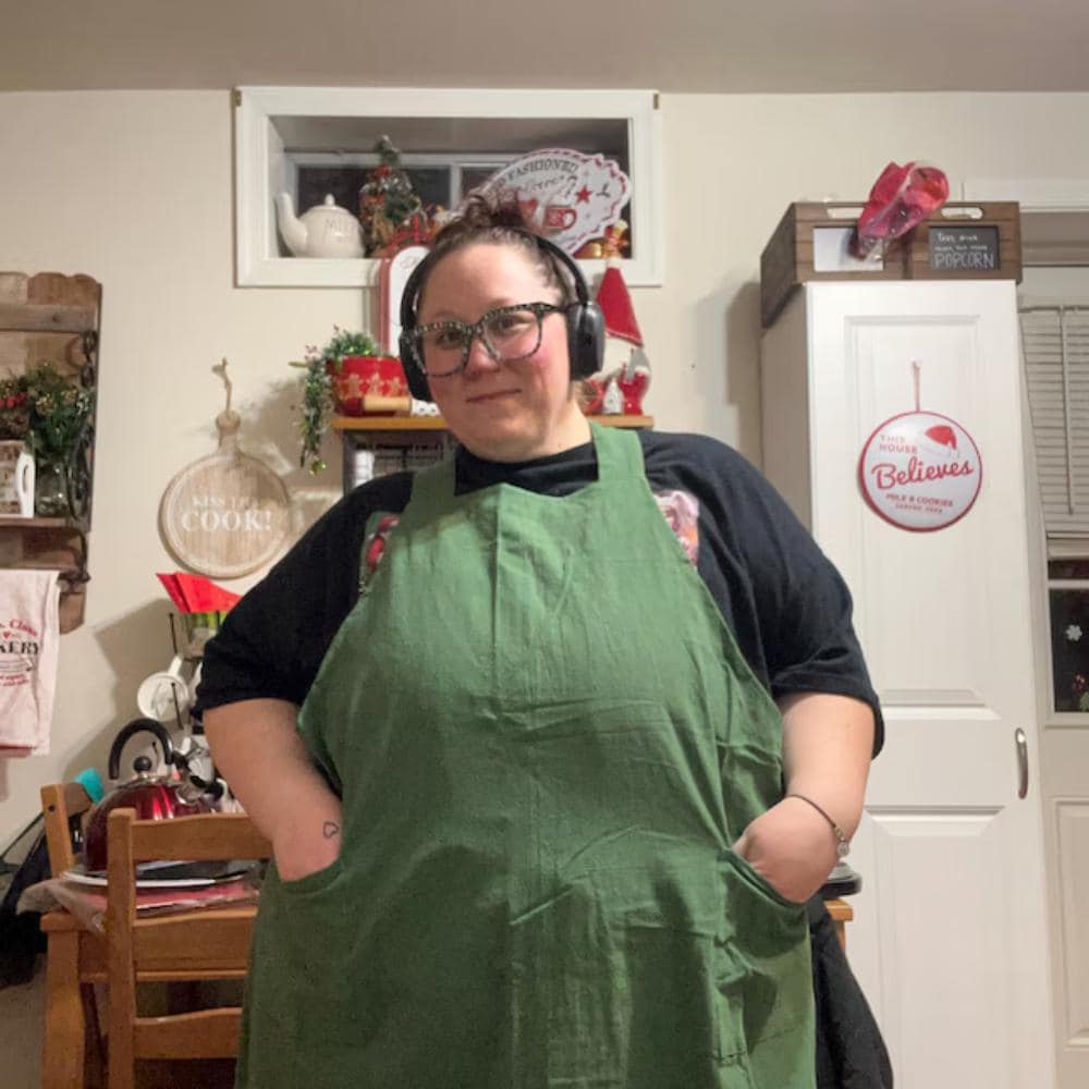 The Apron She Actually Wears | Plus Size Crossback No-tie Apron With ...