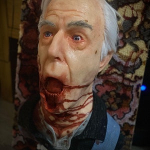 Jud 1.1. (3/4) Silicone Bust display