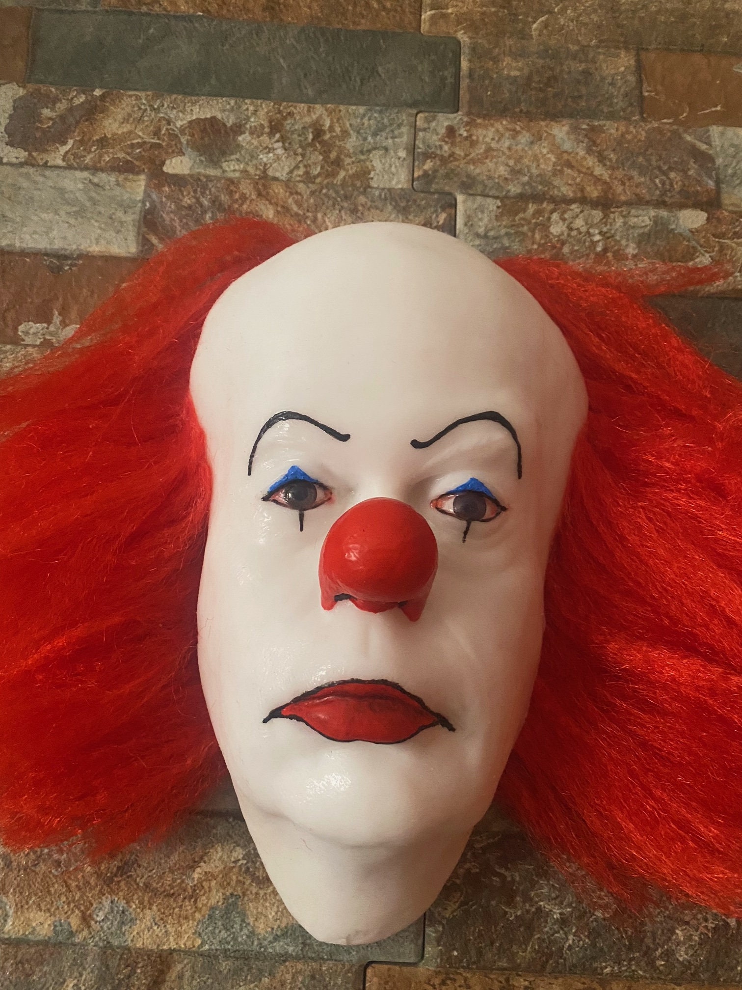 Pennywise V.1, 1.1 (3/4) Silicone Wall-hanger (1990) Tim Pennywise V.1, 1.1 (3/4) Silicone Wall-hanger (1990) Tim