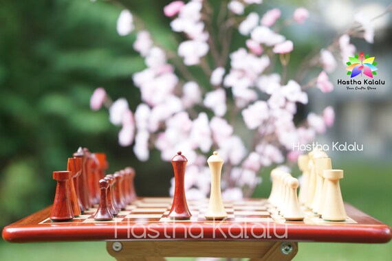 Minimalist Style Hermann Ohme Modern Chess set in Budrosewood and Boxw