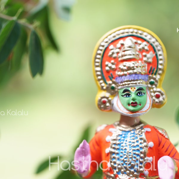 Poupée dansante Kathakali | Papier Mache Kerala Dancing Doll/ Iconic Dancing Doll of India/ Kathakali Style Dance Doll/ Navaratri Golu