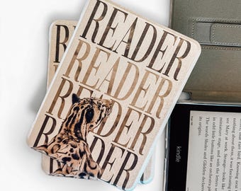 Etui na czytnik Kindle | Neutralna okładka dla miłośników książek Kindle | Przezroczysta tylna klapka do Kindle Paperwhite, Colorsoft i Basic | Prezent dla czytelnika