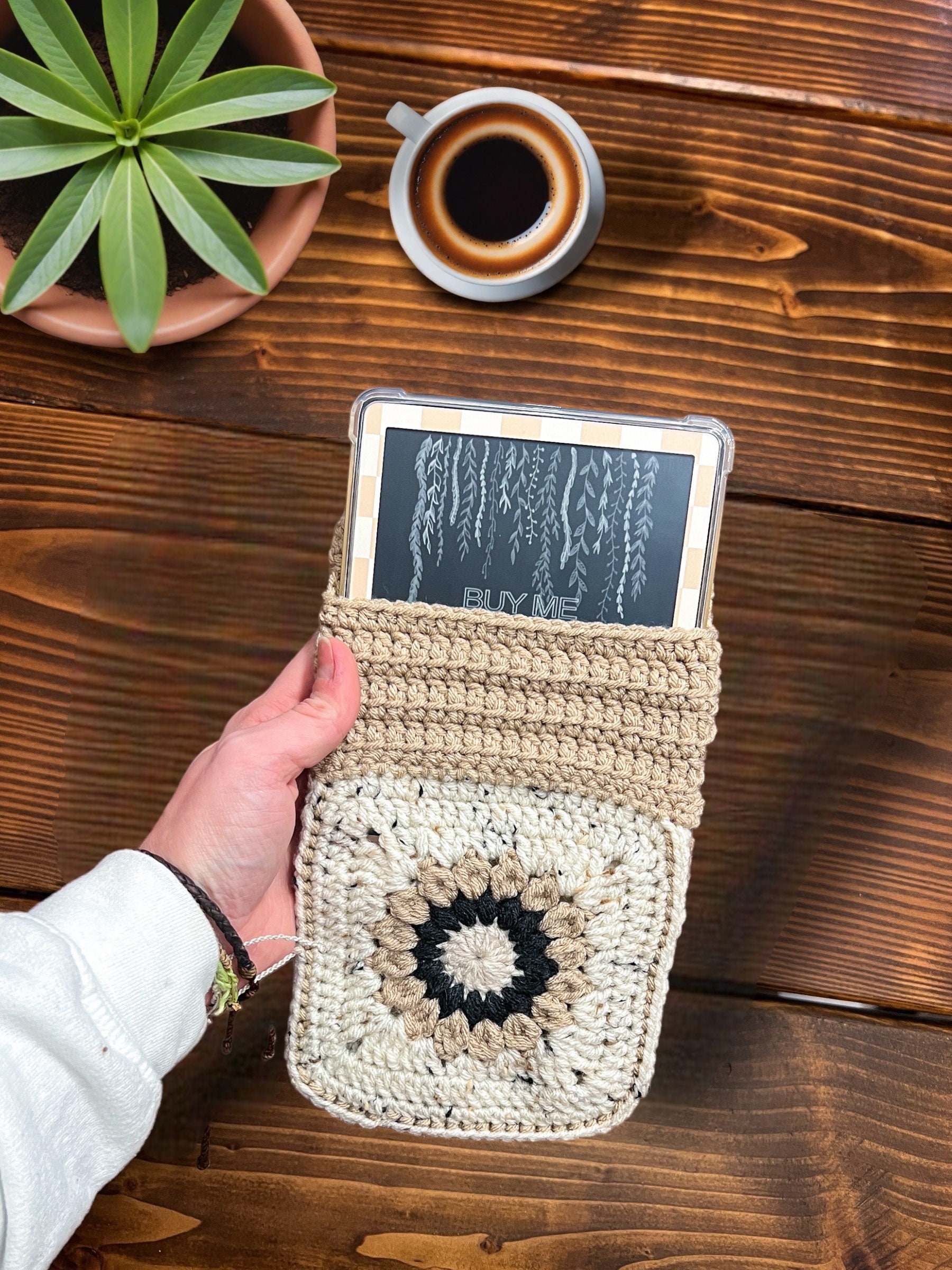 Granny Square Kindle Sleeve | Kindle Paperwhite Sleeve | Crochet Kindle Cover | Kindle Sleeve | Book Club Gifts | Crochet Kindle Sleeve