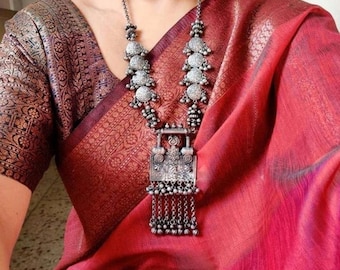 Conjunto de collar y pendientes Ghungroo de plata oxidada / Joyería étnica india. Envío con impuestos pagados.